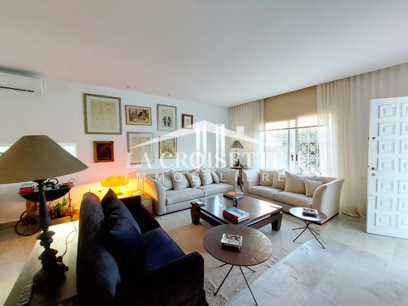 Rez-de-chaussée de villa S+3 avec jardin à La Marsa 